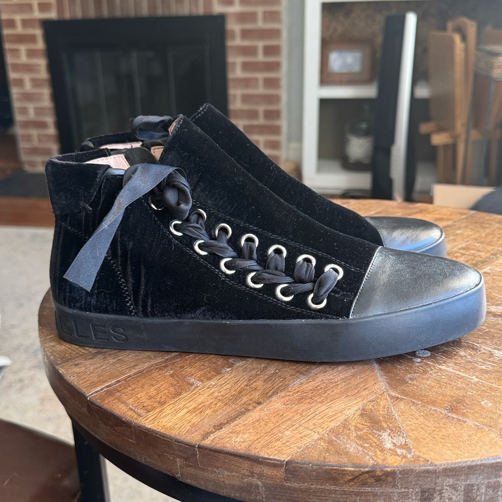 Avec Les Filles Velvet High Top Sneakers 8.5